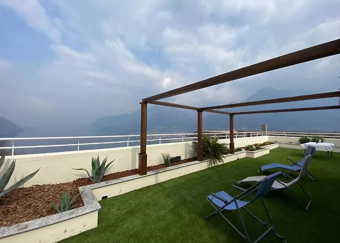 Penthouse With Big Terrace In With Pool Lägenhet Valbrona
